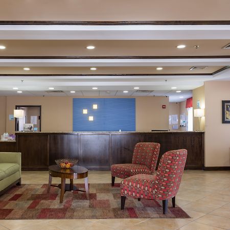 Holiday Inn Express Hartford-Newington By Ihg Exterior photo