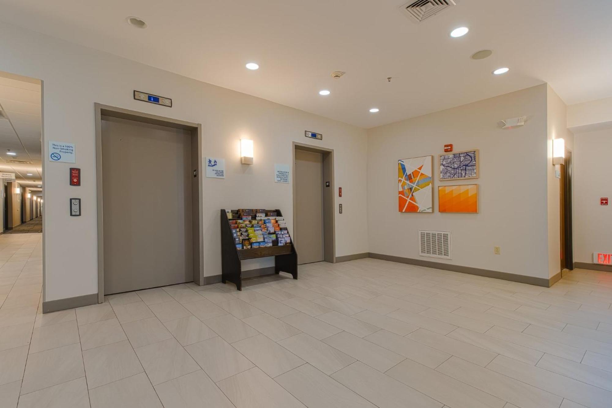 Holiday Inn Express Hartford-Newington By Ihg Exterior photo