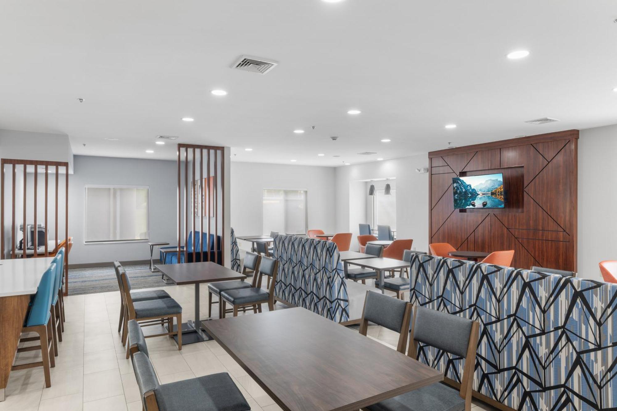 Holiday Inn Express Hartford-Newington By Ihg Exterior photo