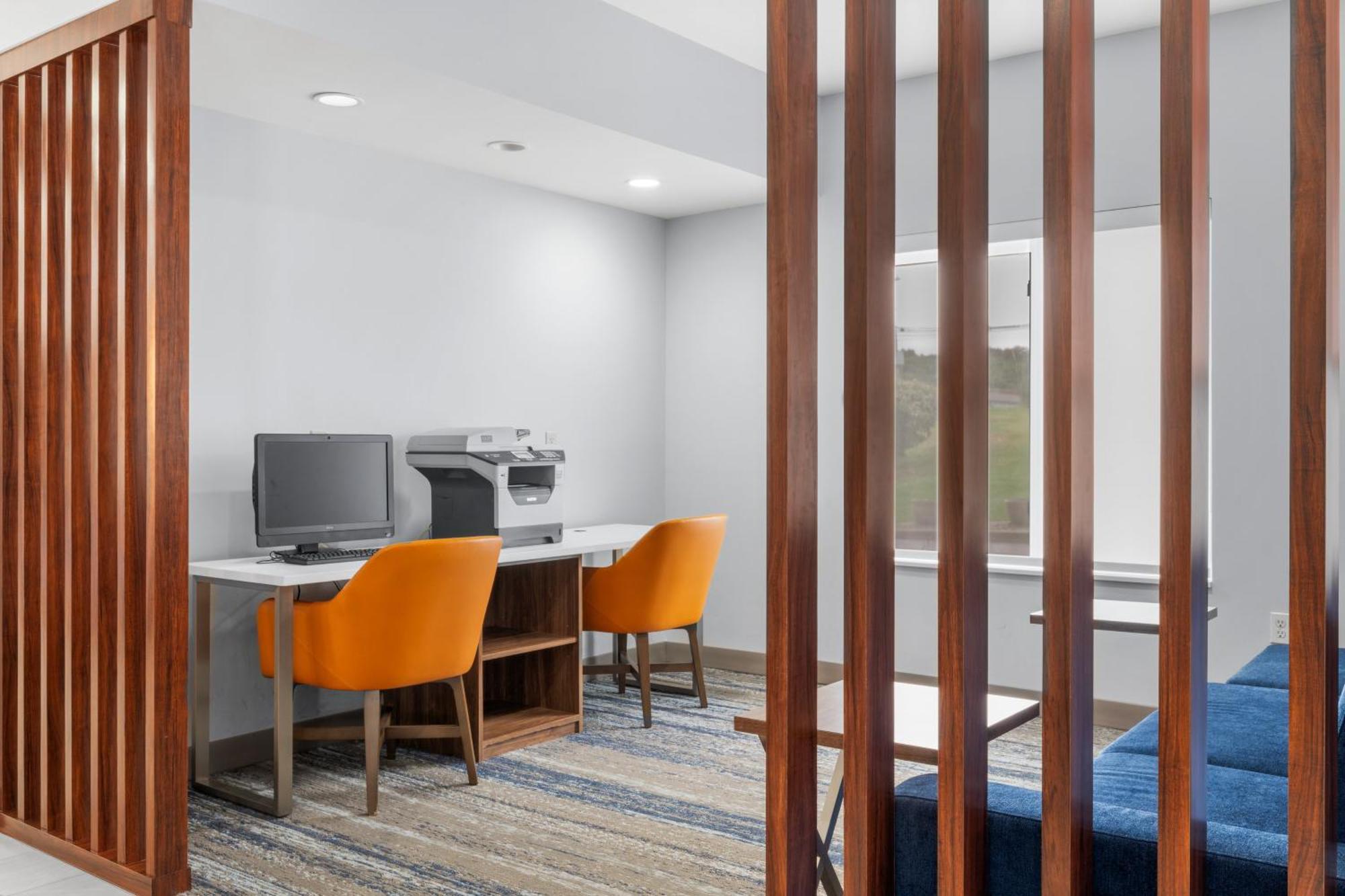 Holiday Inn Express Hartford-Newington By Ihg Exterior photo